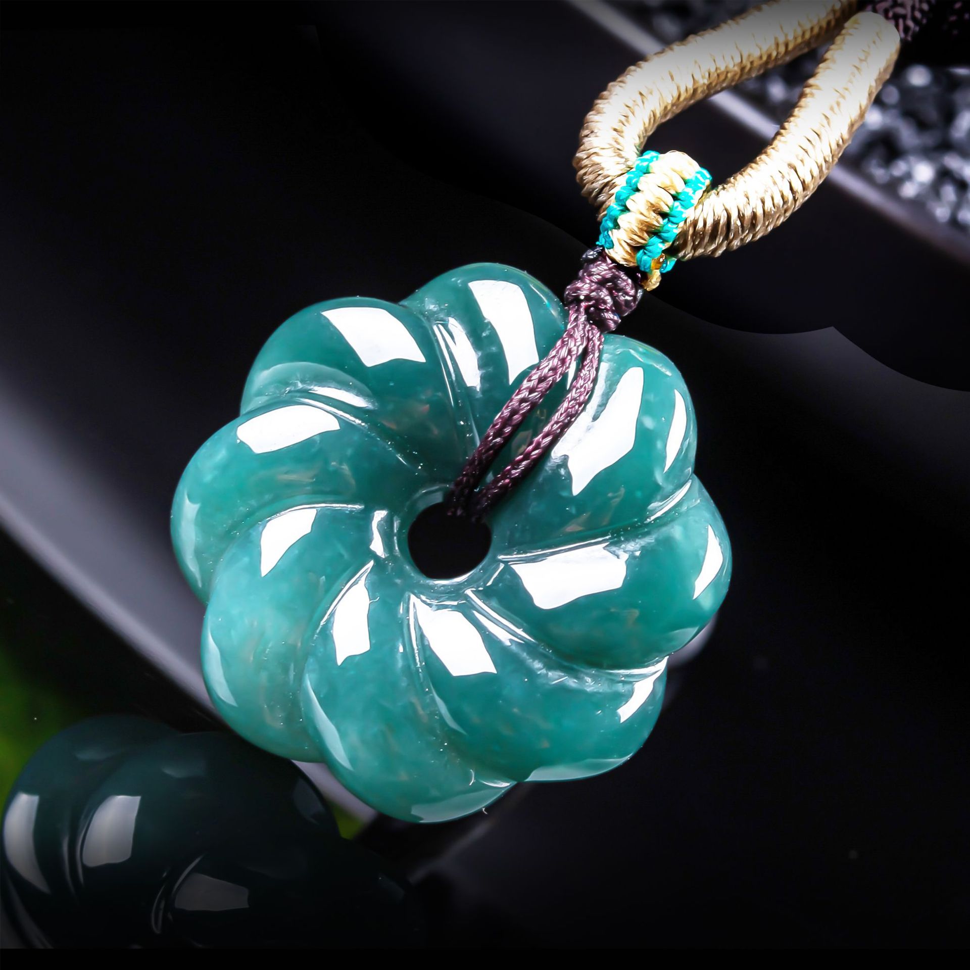 Jewelry Making Jewelry - قلادة زهرة من اليشم البورمي الطبيعي،
