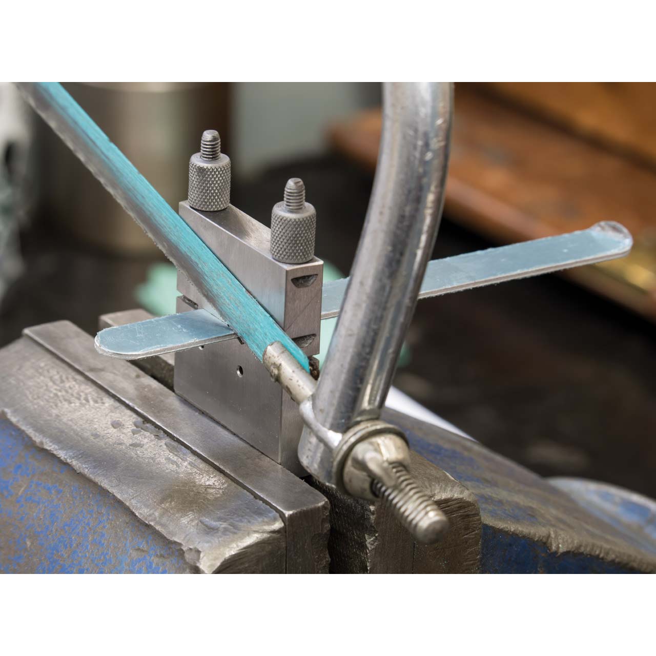 قاطع مفصلي للزوايا المائلة من  - مراجعة Xtool Jewelry Making وسعره